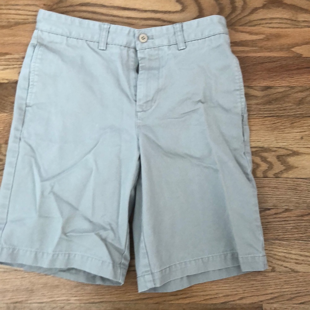 Vineyard vines darker brown khaki shorts